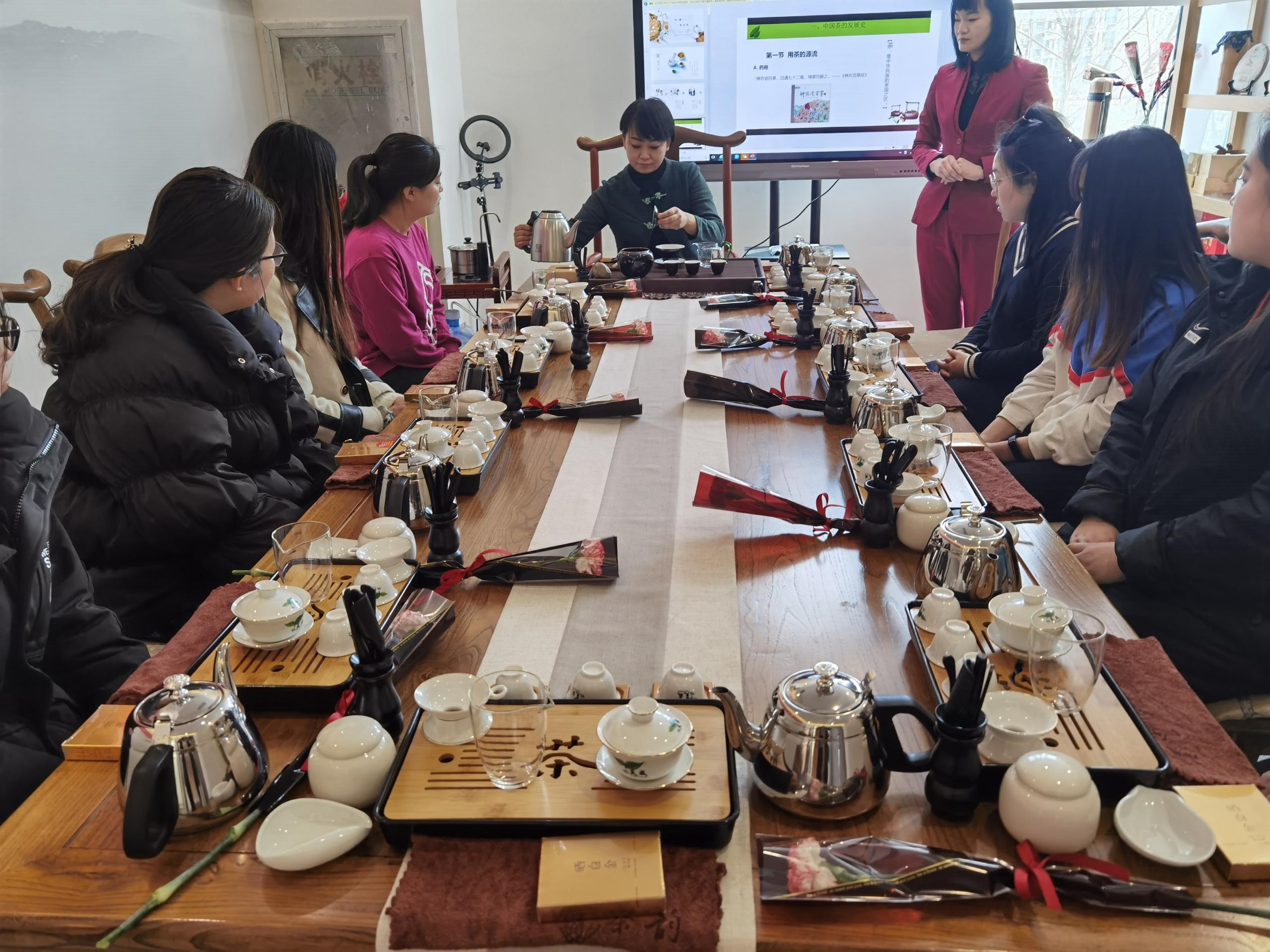7七公司組織開展茶藝學(xué)習(xí)活動 (1).jpg