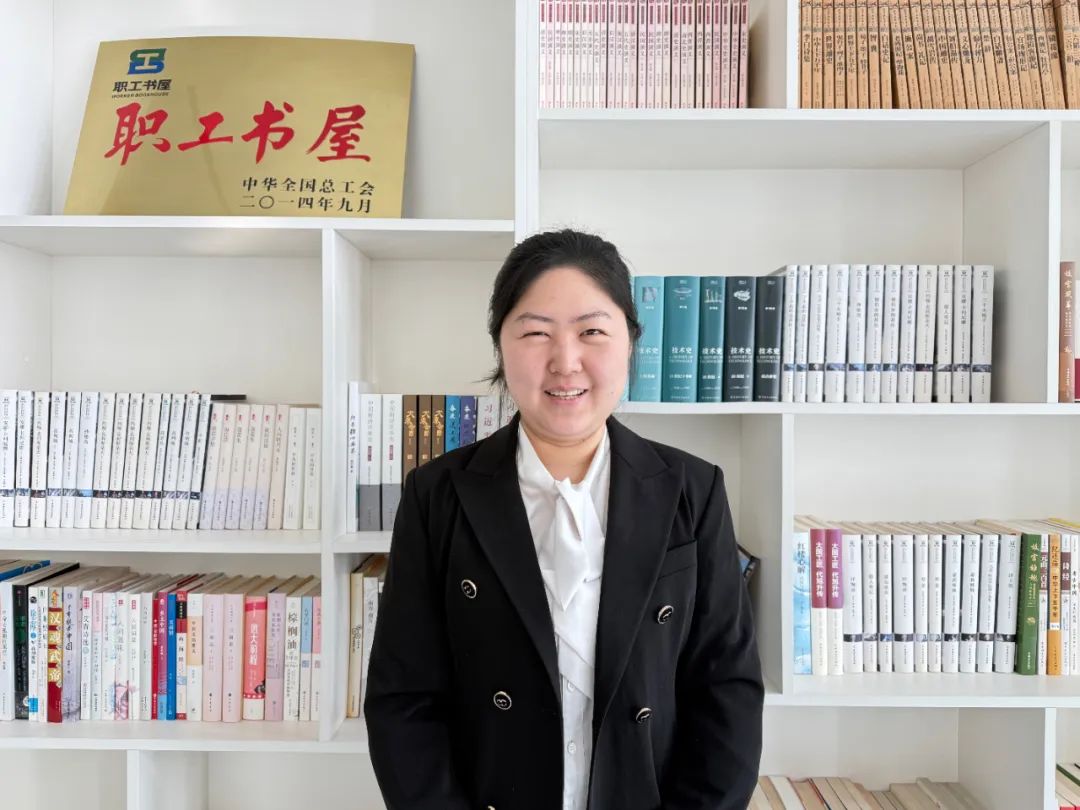 市直優(yōu)秀婦女個人——經營公司穆麗.jpg